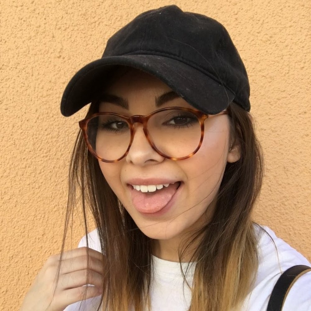 Meet your Posher, Clarissa